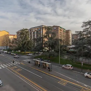https://i-host-apartment-rembrandt-56.italymilanhotels.net
